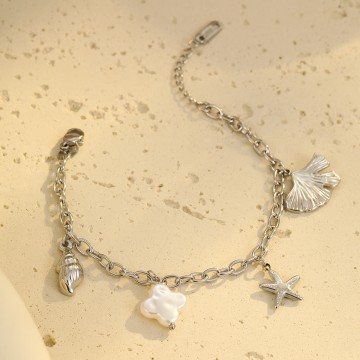 Bracelet chaîne en acier inoxydable argenté avec breloques coquillages, étoile de mer et perle nacrée