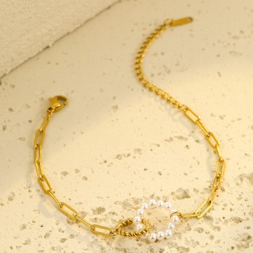 Bracelet Maïa chaîne maille rectangle dorée avec anneaux entrelacés perles