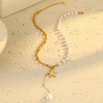 Collier asymétrique Nolya moitié perles moitié chaine dorée avec pendentif étoile de mer