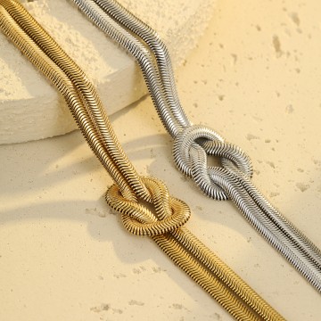 Détail de la maille et du nœud marin du bracelet Elly